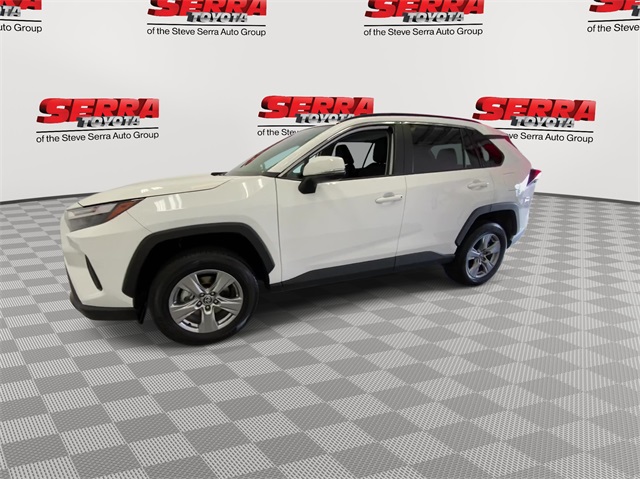 2024 Toyota RAV4 XLE photo 3