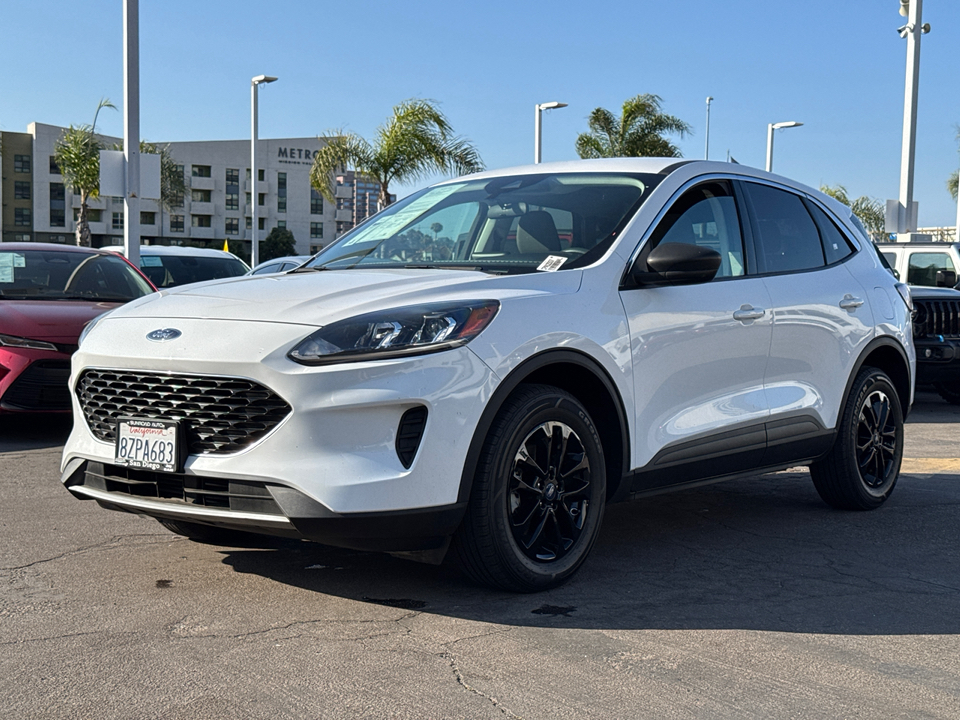 2022 Ford Escape SE photo 3