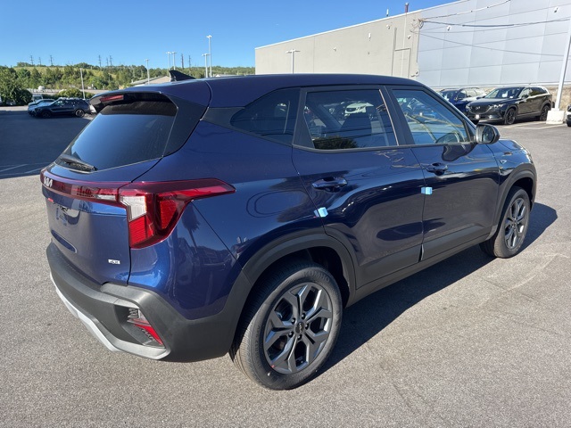 2026 Kia Seltos LX photo 2