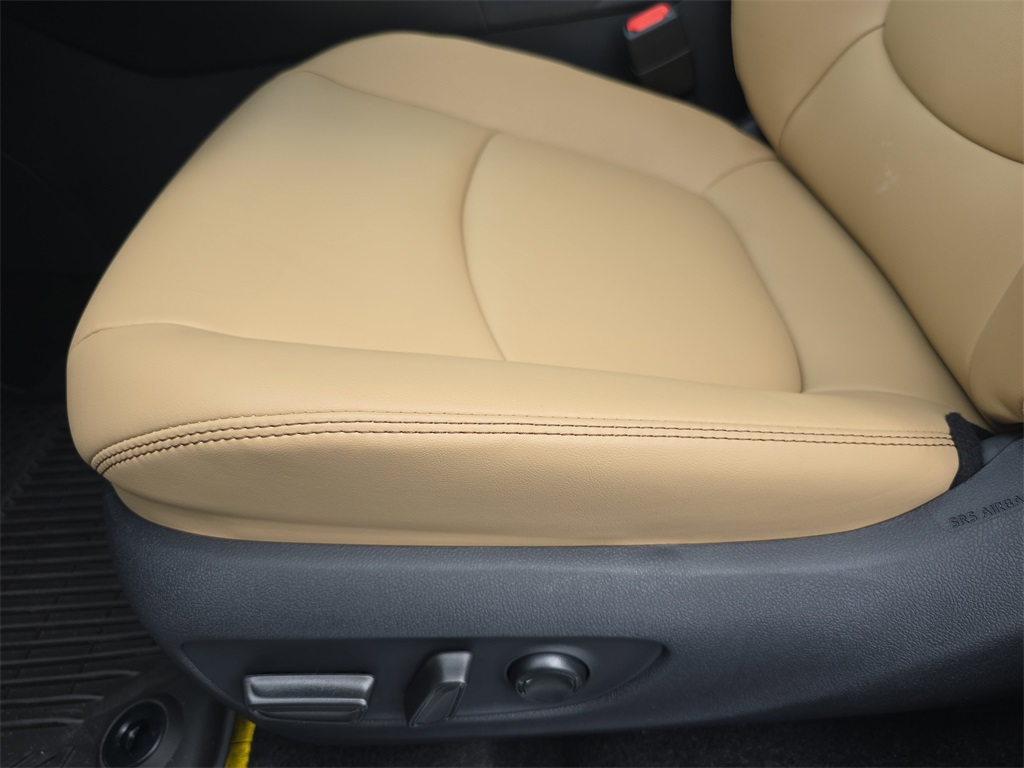 2025 Toyota RAV4 XLE Premium photo 29