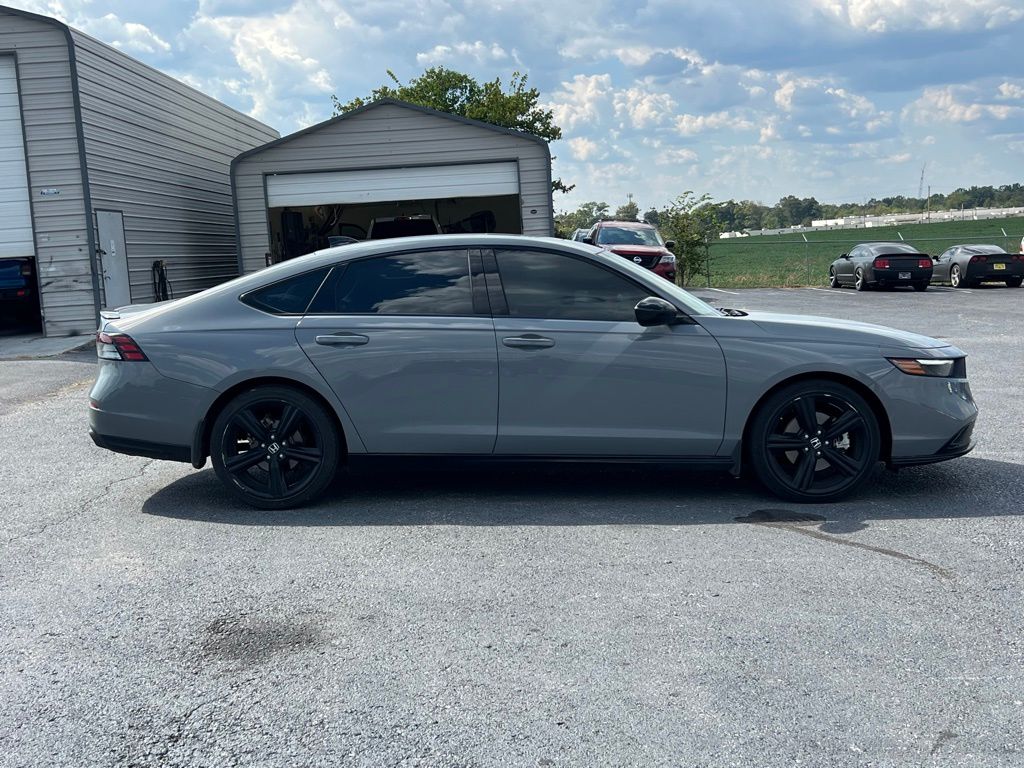 2023 Honda Accord Hybrid Sport-L photo 3