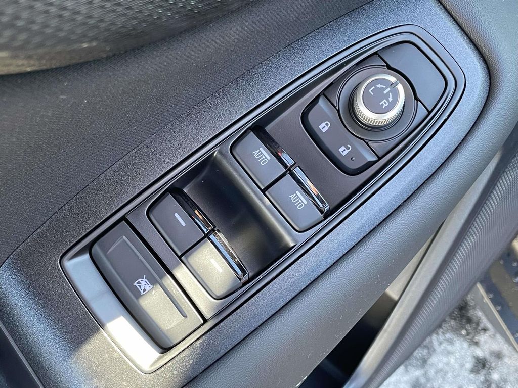 2025 Subaru Outback Premium photo 4