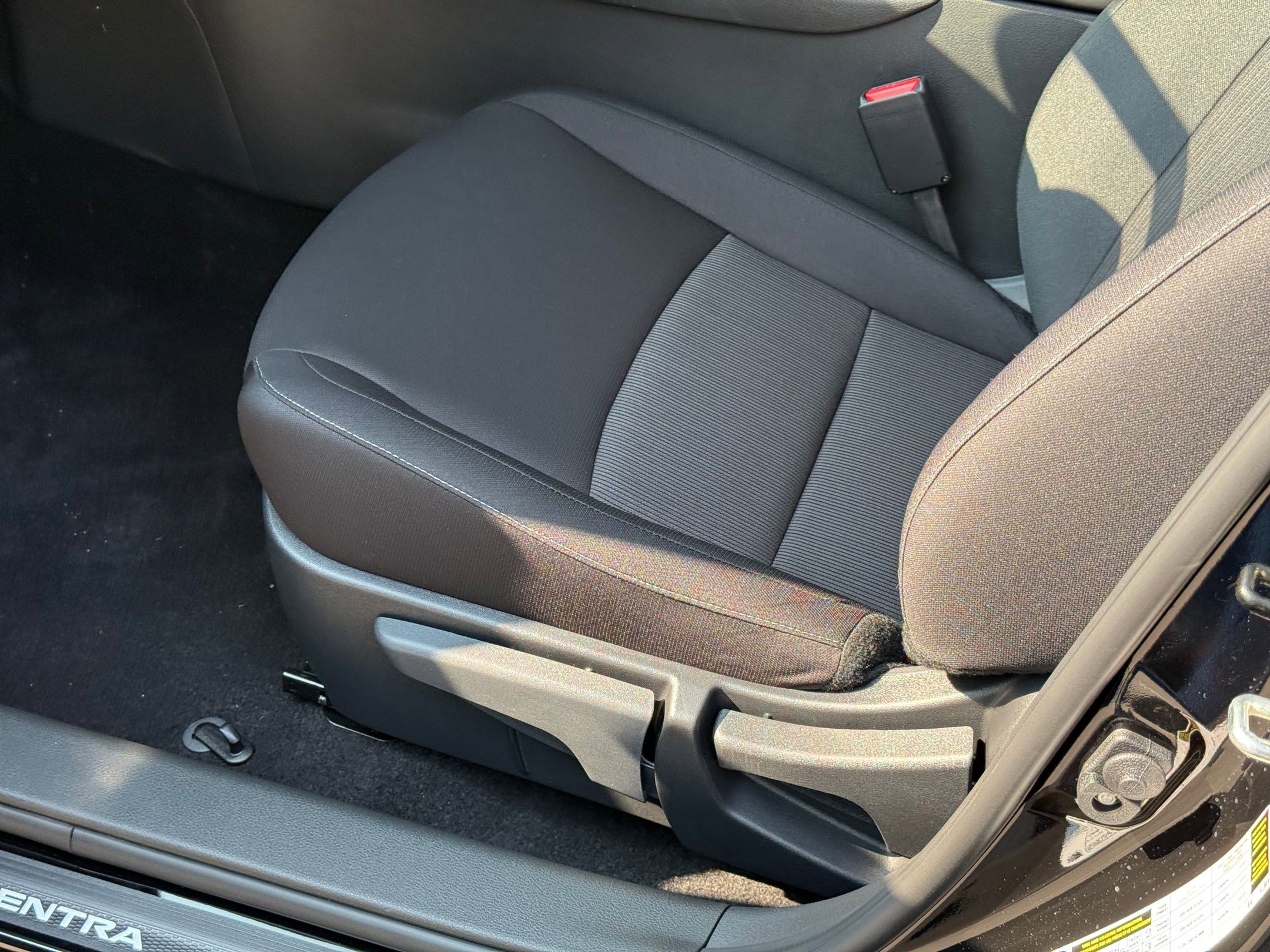 2025 Nissan Sentra SV photo 4