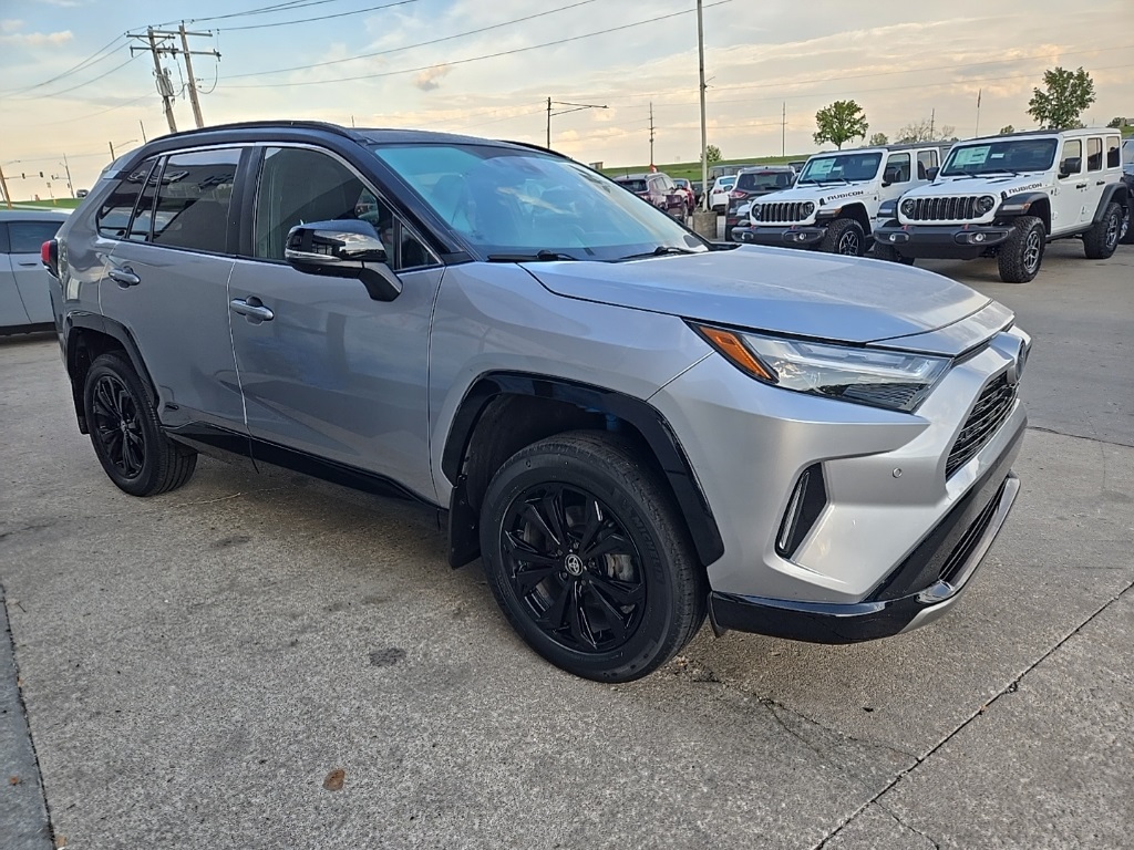 2022 Toyota RAV4 Hybrid XSE photo 14