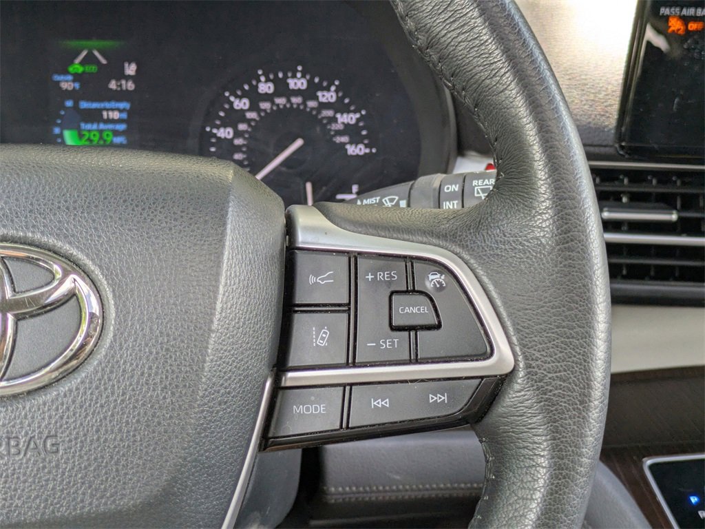 2023 Toyota Sienna XLE photo 20