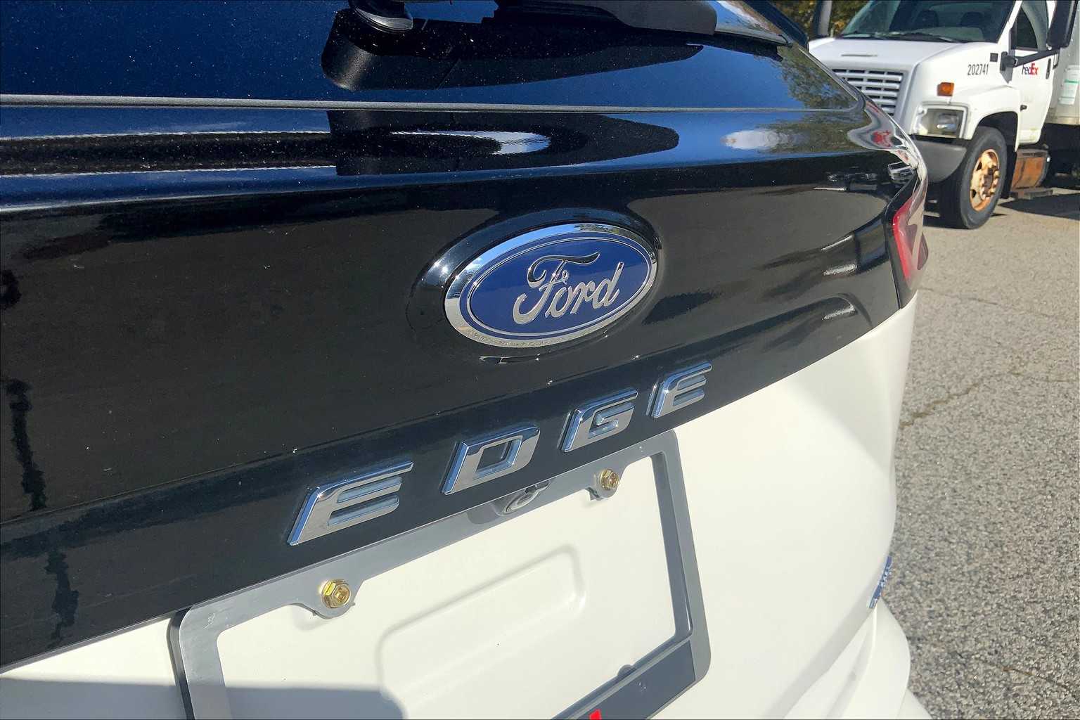 2022 Ford Edge Titanium photo 29