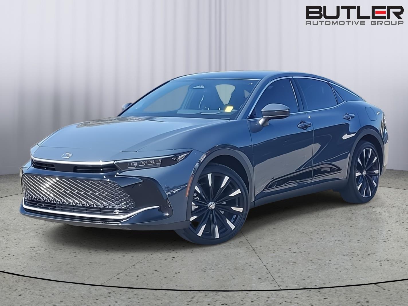 2025 Toyota Crown Platinum's photo