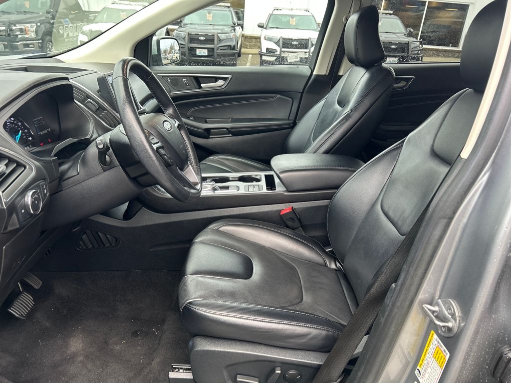 2022 Ford Edge Titanium photo 4
