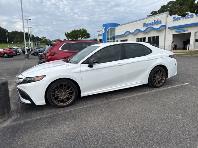 2023 Toyota Camry SE photo 3