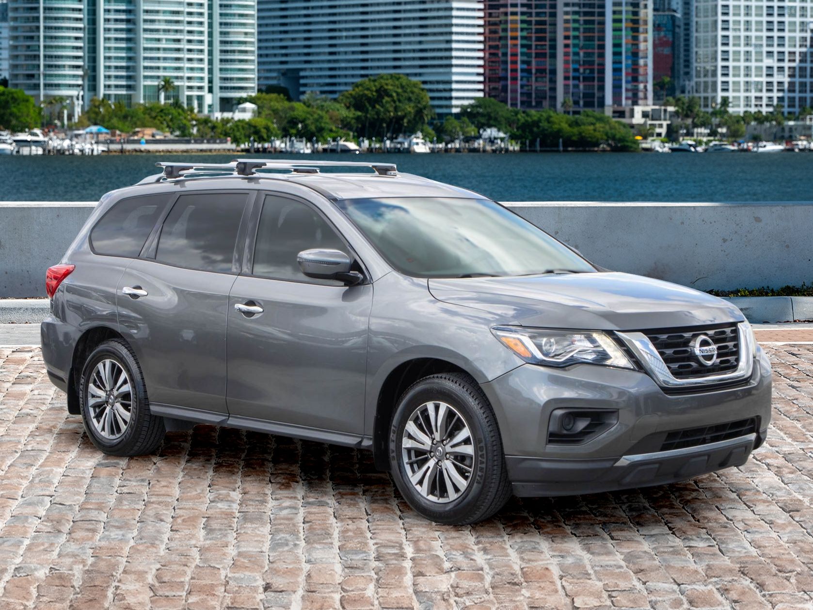 2019 Nissan Pathfinder S photo 3