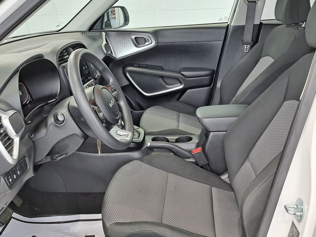 2023 Kia Soul LX photo 14