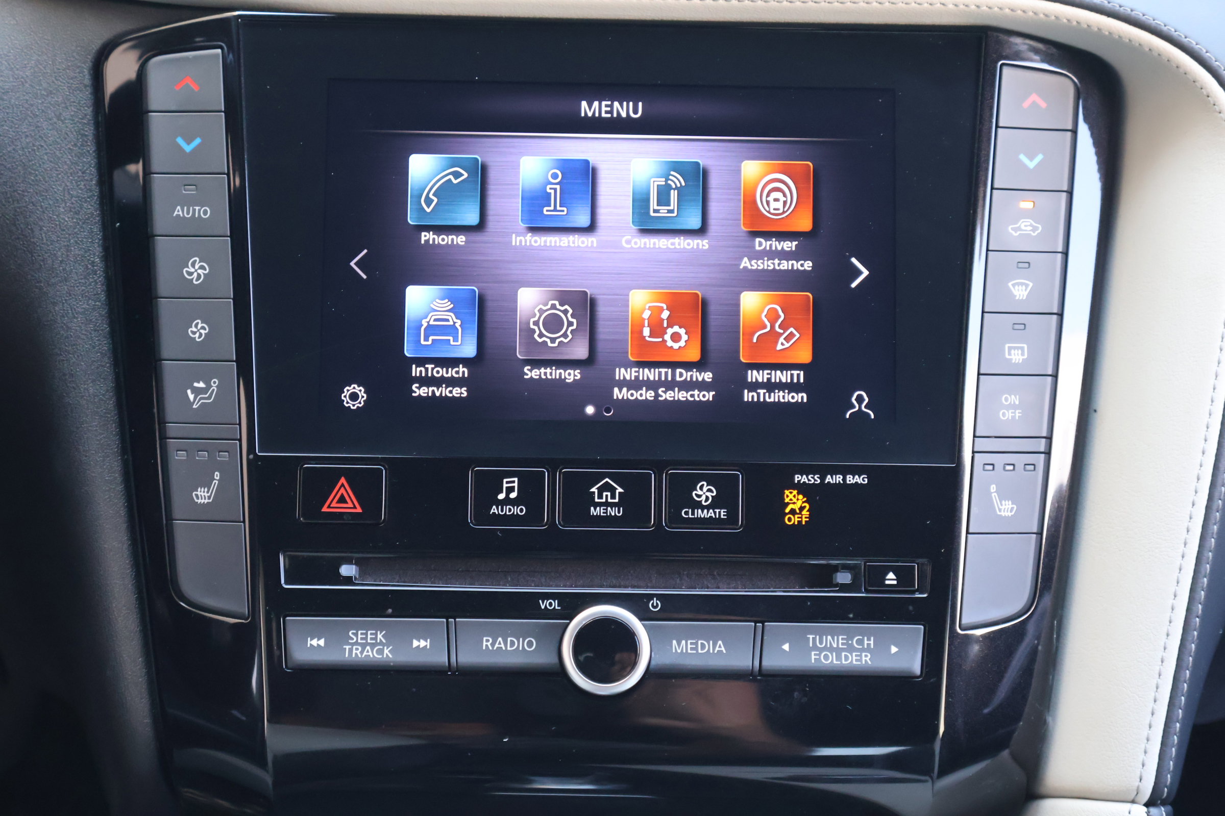 2023 Infiniti QX55 Luxe photo 3