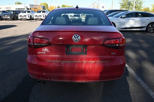 2016 Volkswagen Jetta Sport photo 2