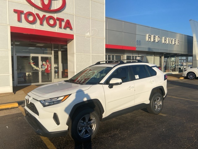 2025 Toyota RAV4 XLE's photo