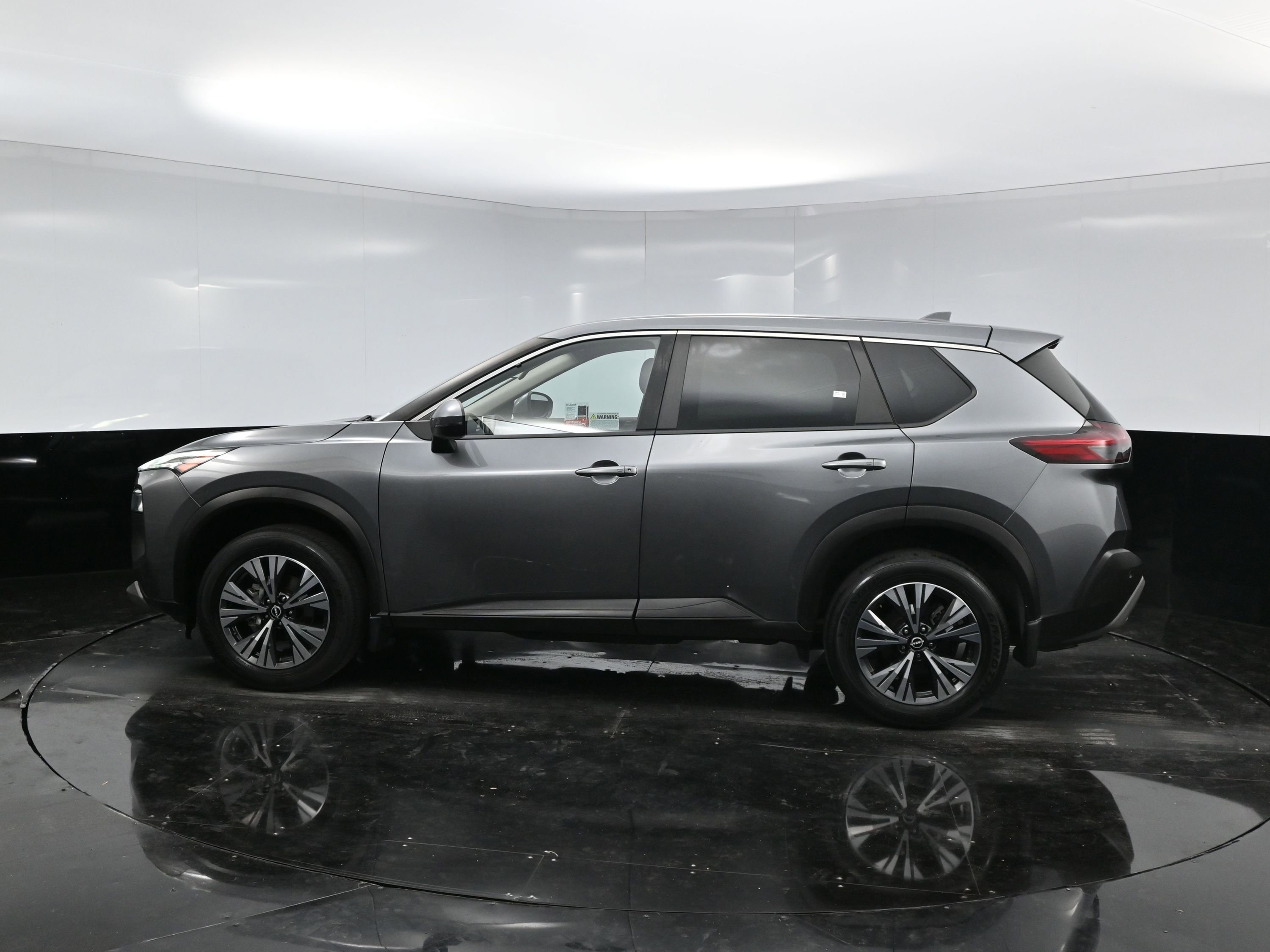 2023 Nissan Rogue SV photo 3