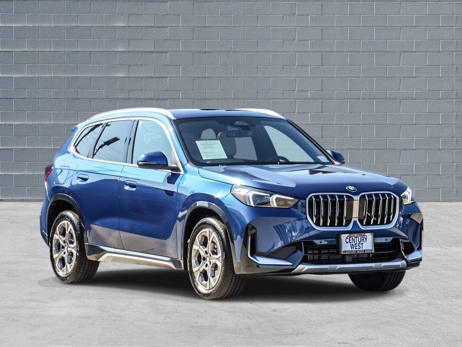 2025 BMW X1 28i's photo