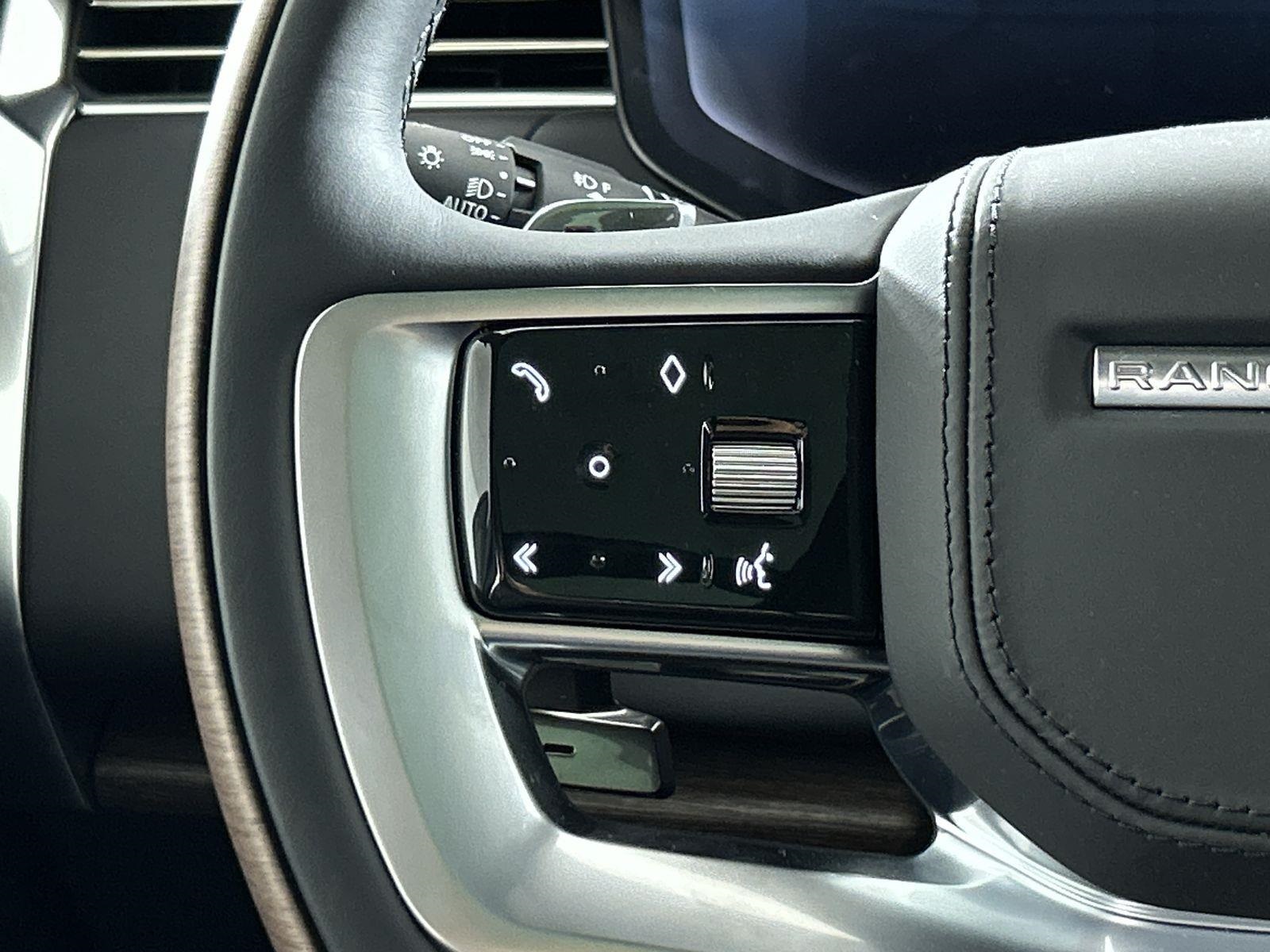 2025 Land Rover Range Rover SE photo 11