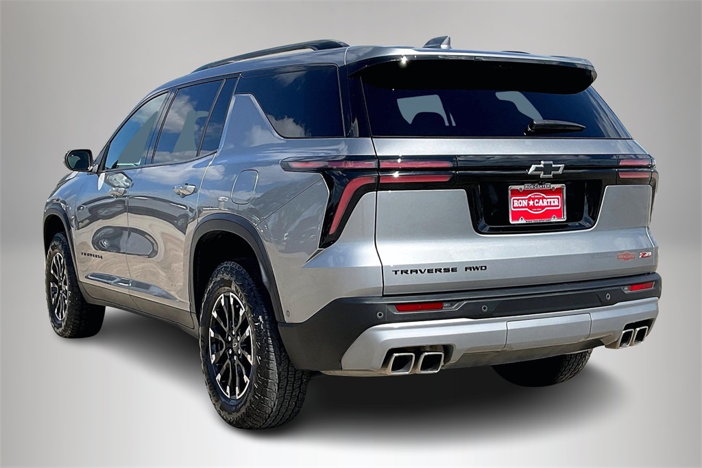 2024 Chevrolet Traverse Z71 photo 3