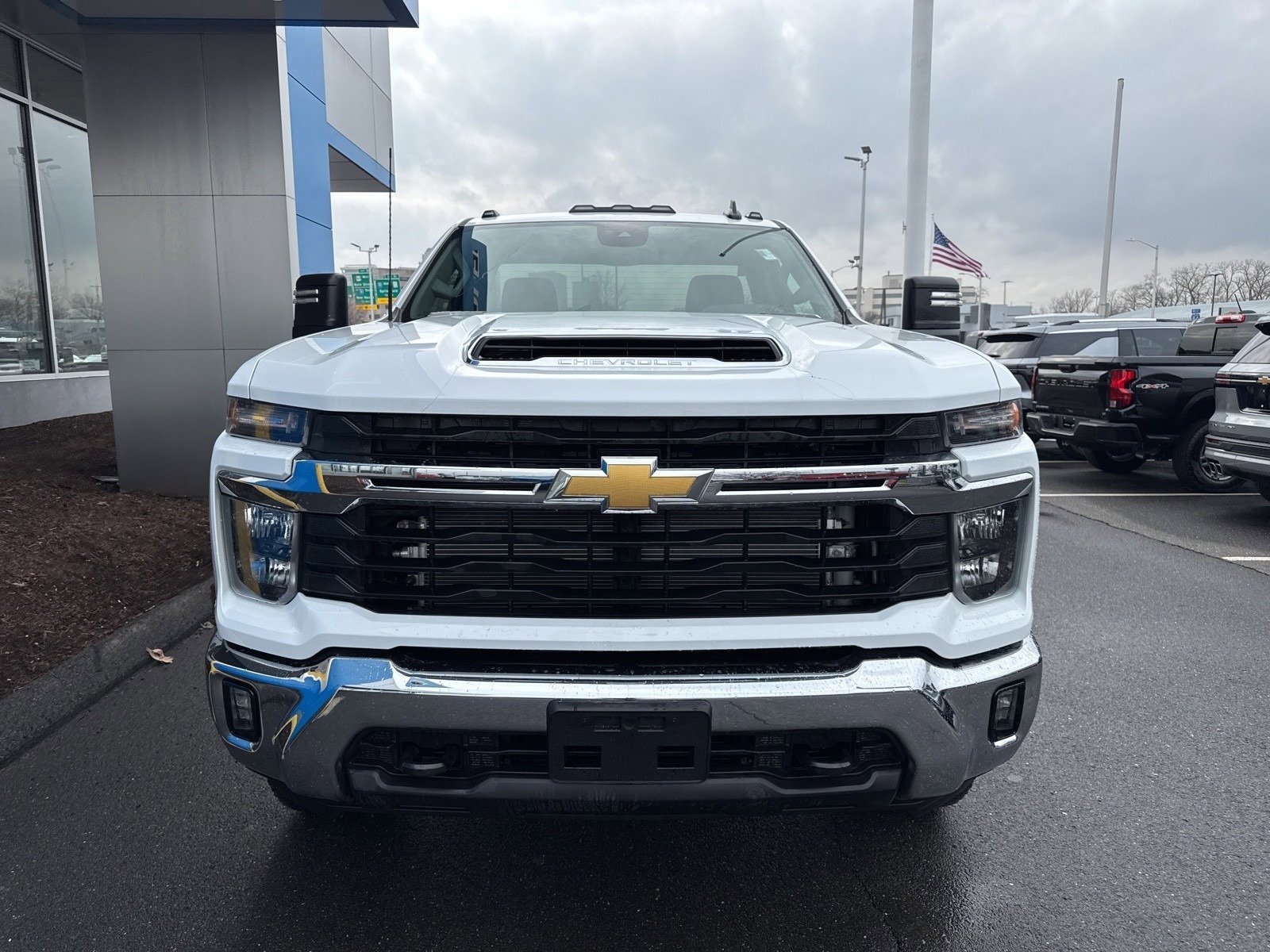 2025 Chevrolet Silverado 2500HD LT photo 2