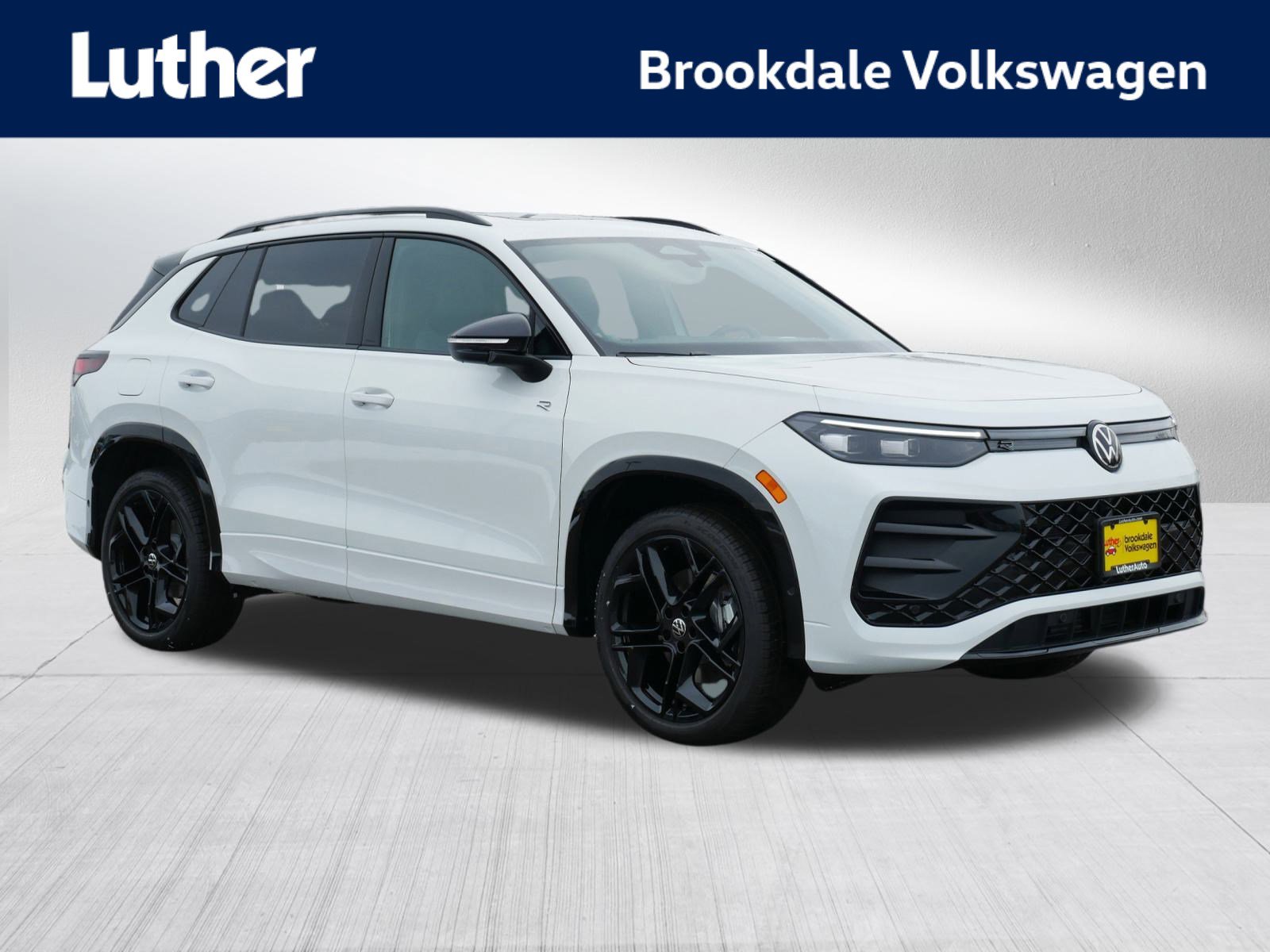 2026 Volkswagen Tiguan SE R-LINE BLACK's photo