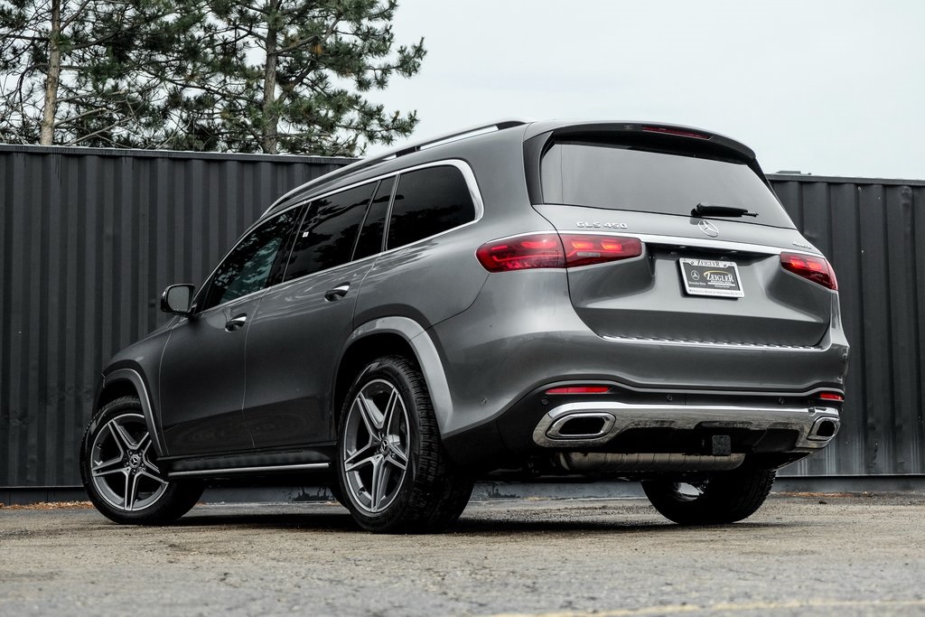 2025 Mercedes Benz GLS 450 4MATIC photo 2