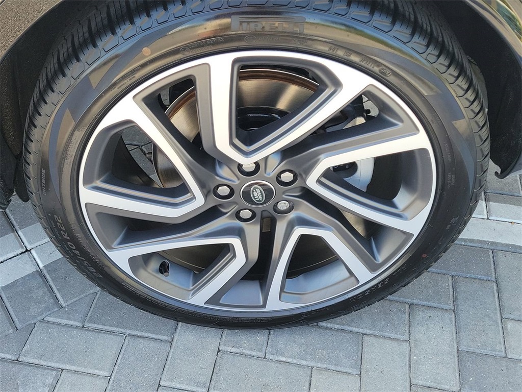 2025 Land Rover Discovery SE photo 14