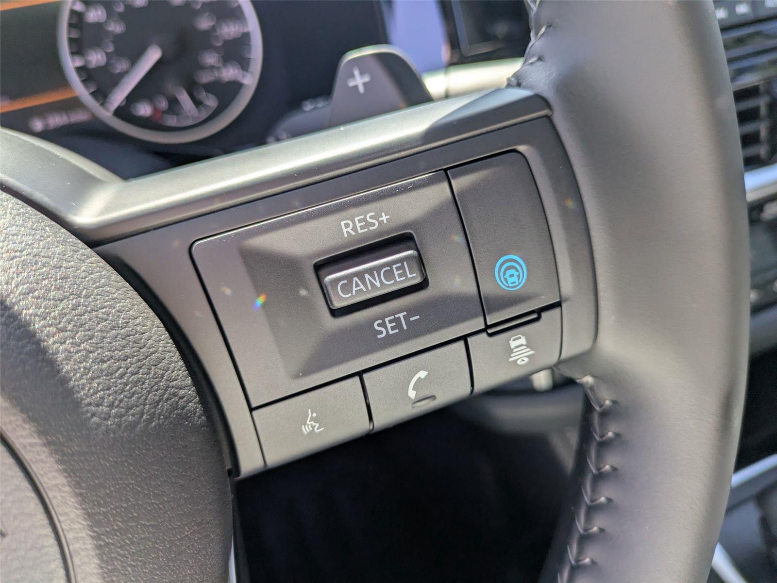 2025 Nissan Pathfinder SV photo 16