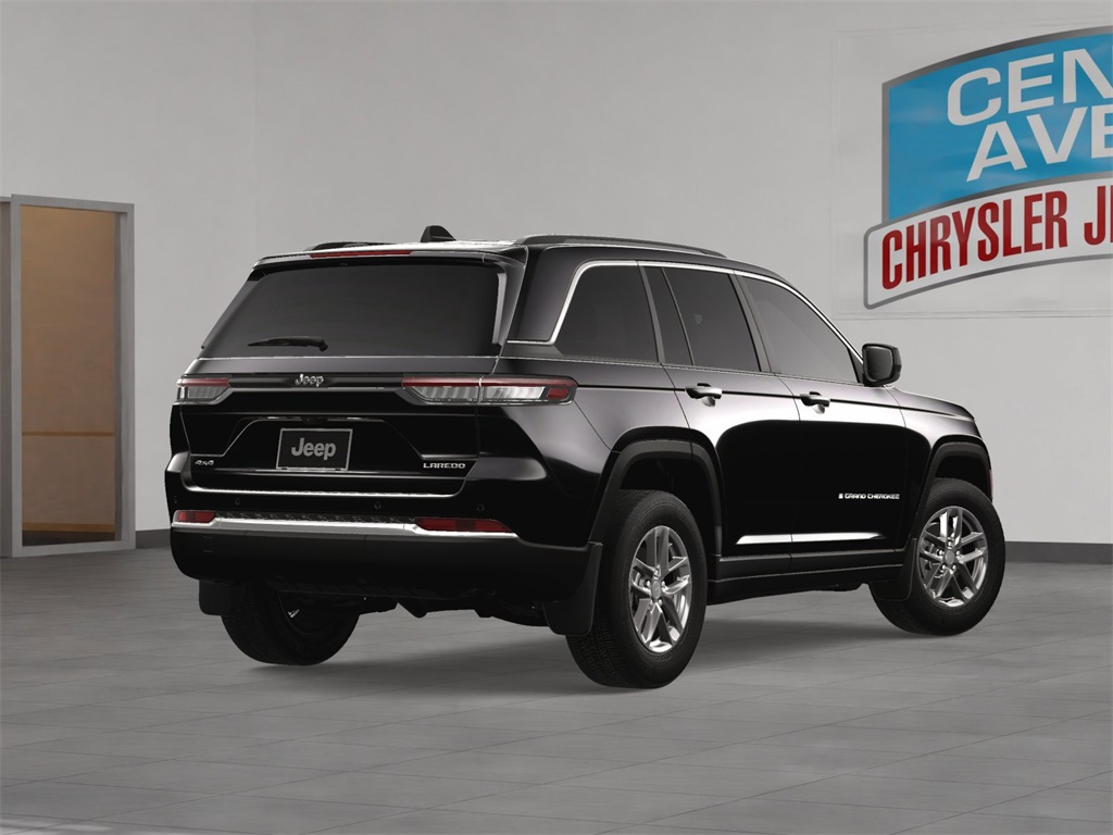 2025 Jeep Grand Cherokee Laredo photo 5