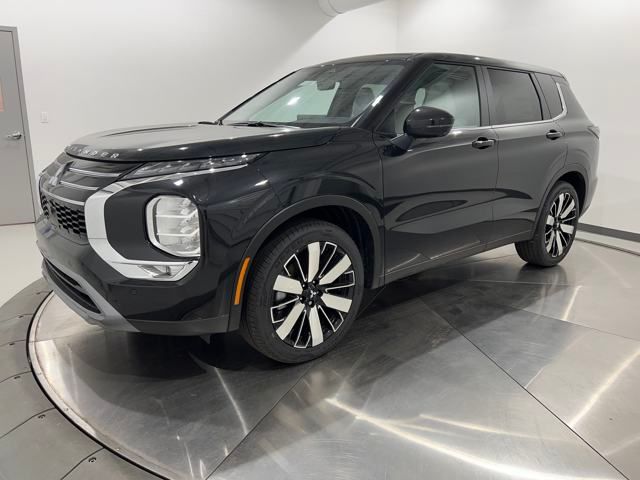 2025 Mitsubishi Outlander SE's photo