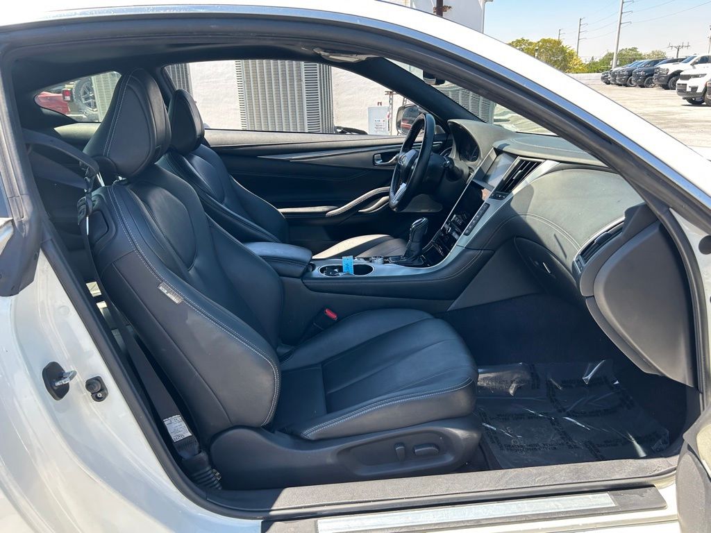 2017 Infiniti Q60 3.0t Premium photo 16
