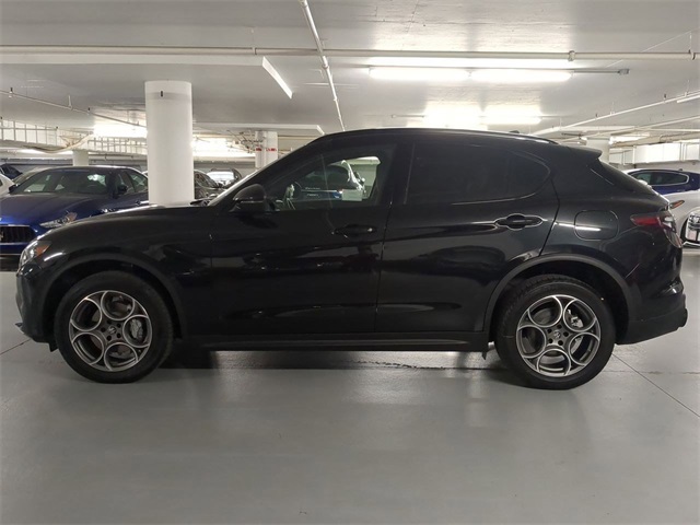 2025 Alfa Romeo Stelvio Sprint Base photo 3