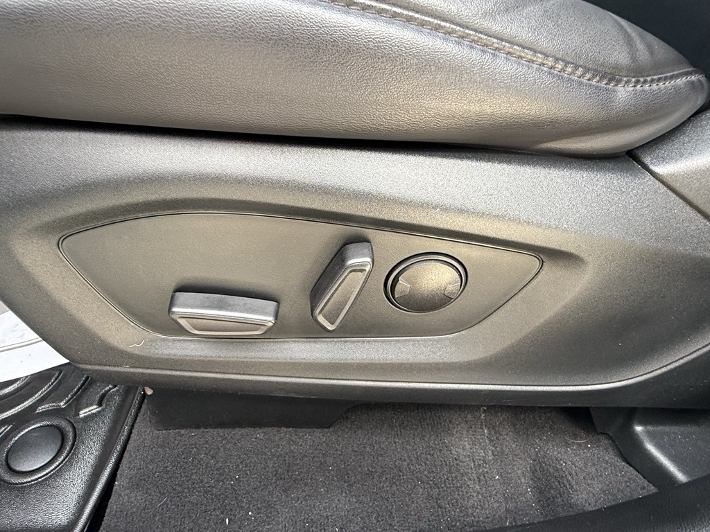 2023 Ford Explorer XLT photo 6