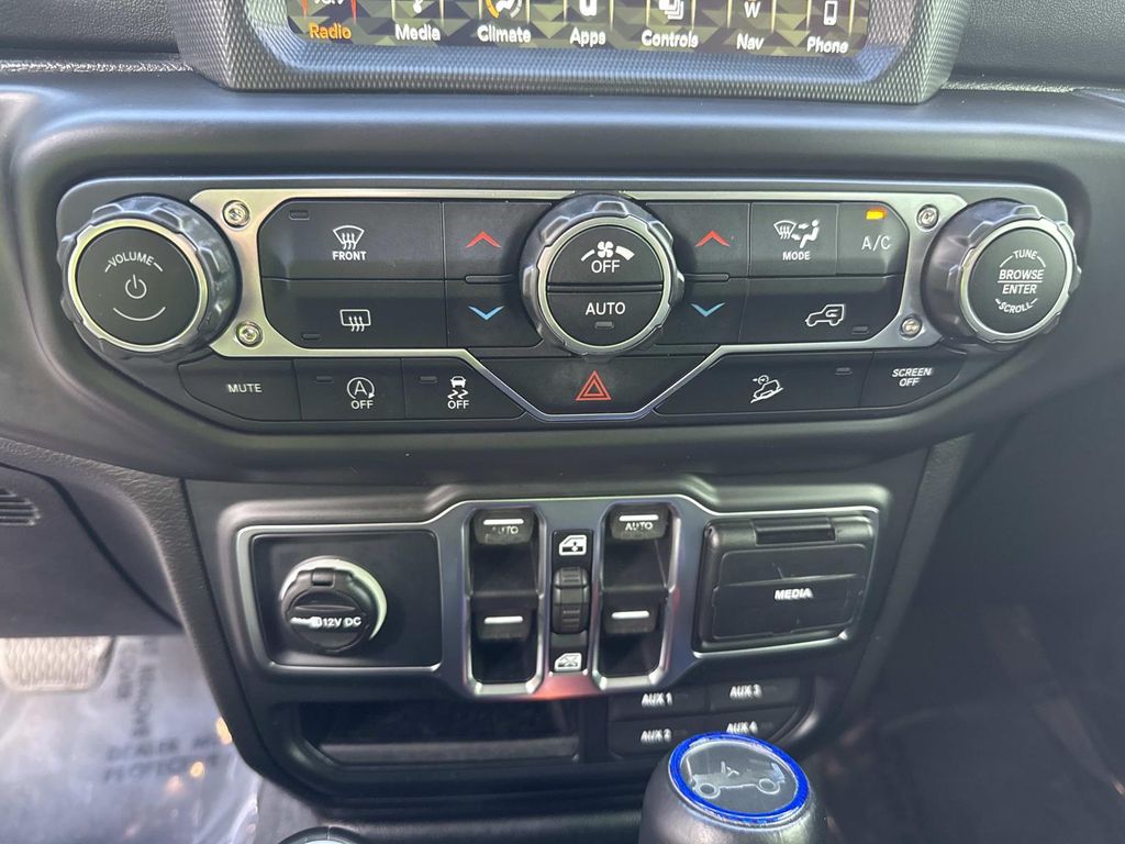 2018 Jeep Wrangler Unlimited Sahara photo 25