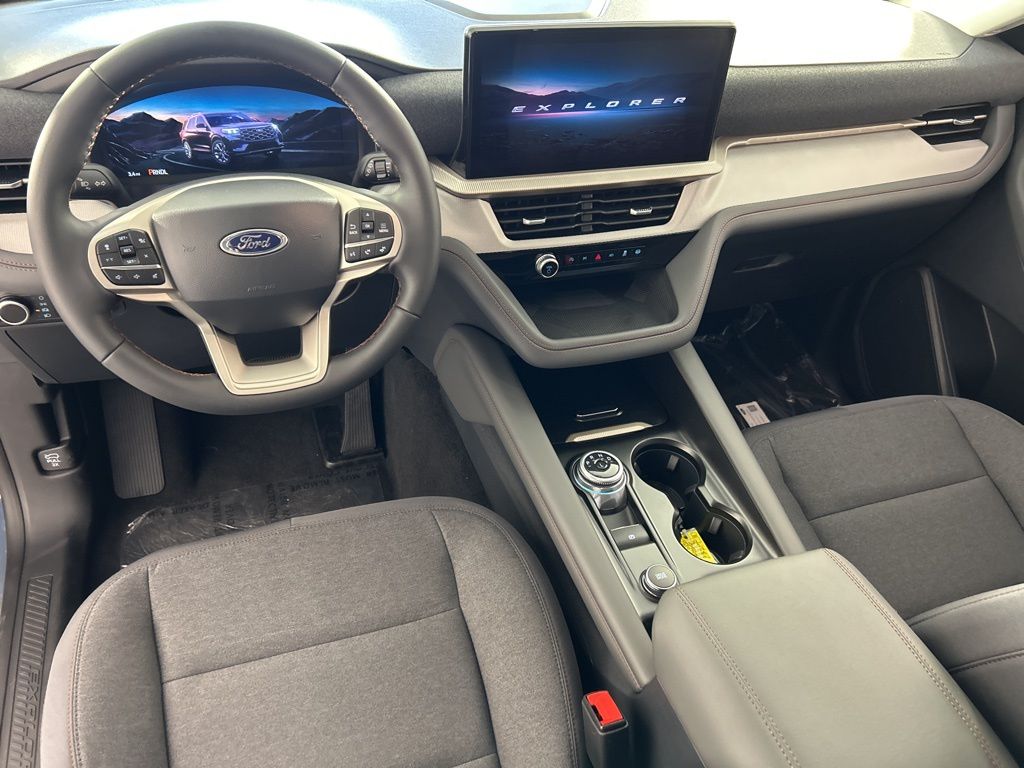 2025 Ford Explorer photo 8