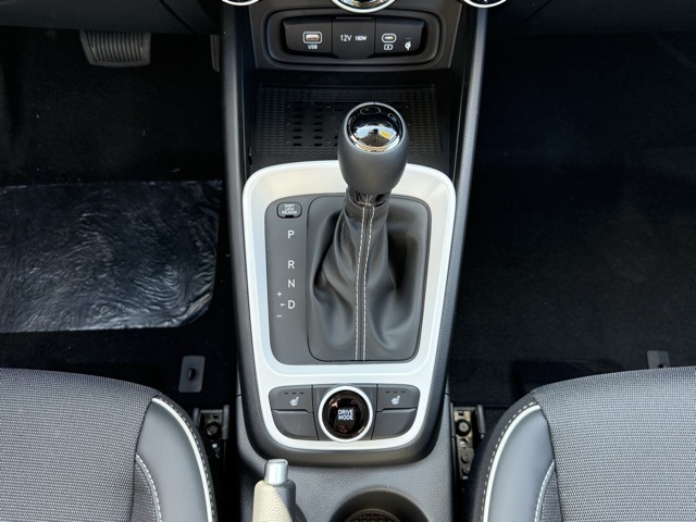 2026 Hyundai Venue SEL photo 22
