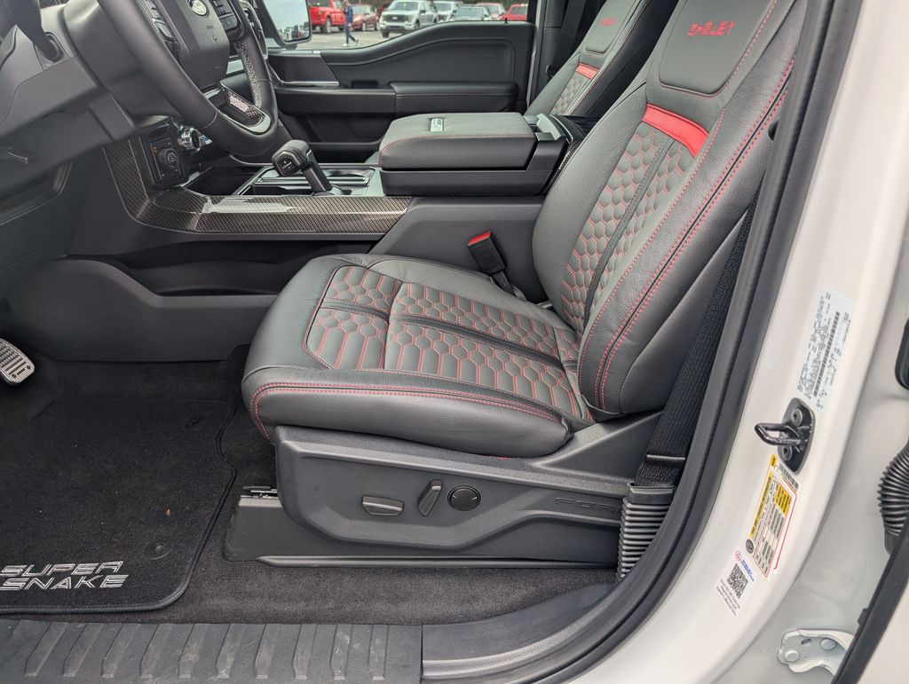 2025 Ford F-150 Lariat photo 10