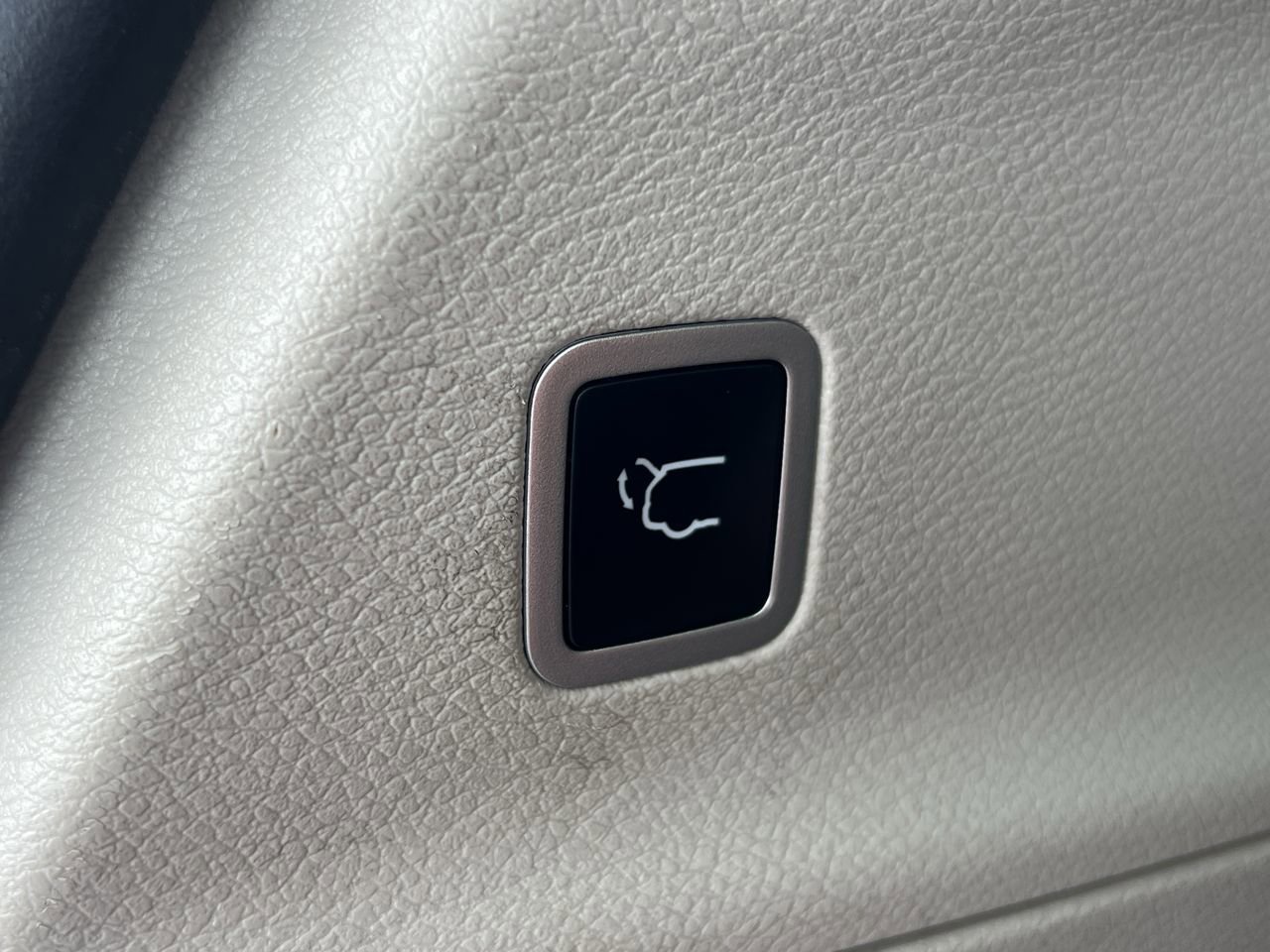 2022 Chrysler Voyager LX photo 9
