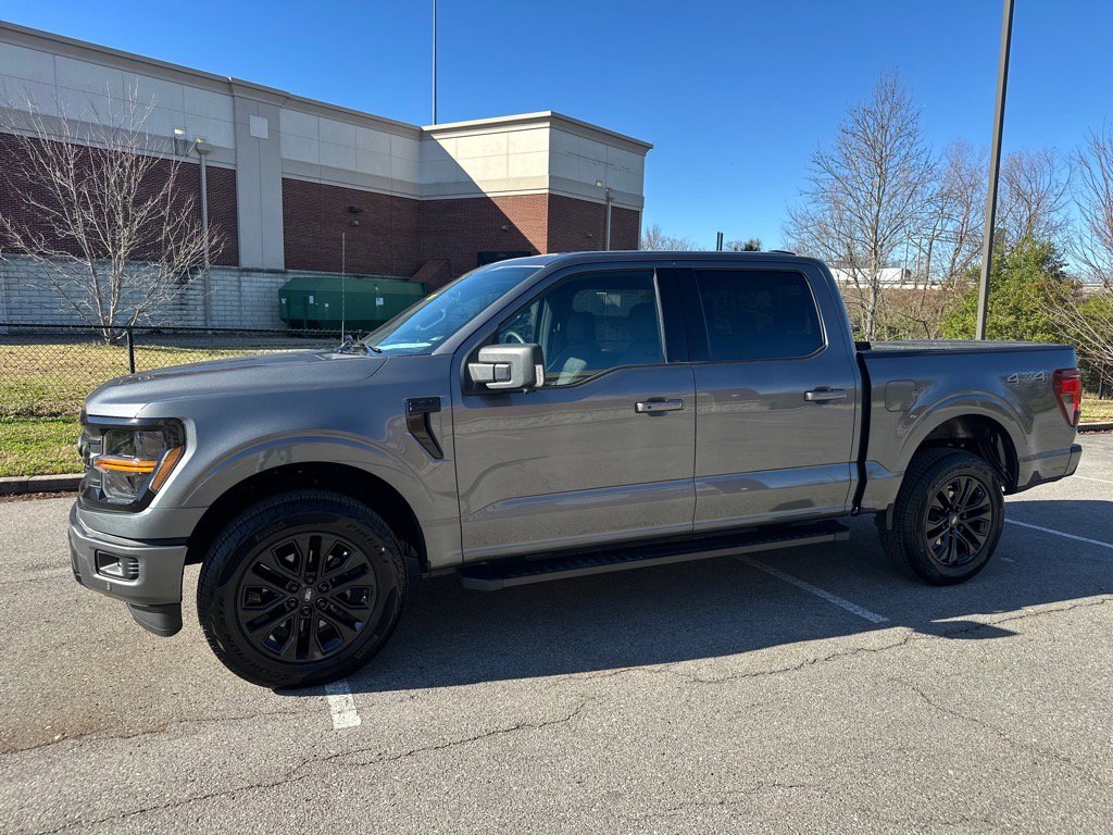 2025 Ford F-150 XLT photo 2