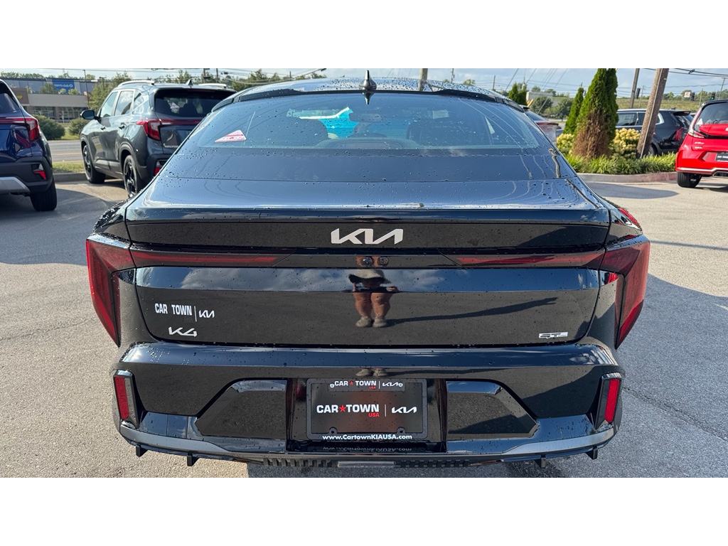 2025 Kia K4 GT-Line photo 3
