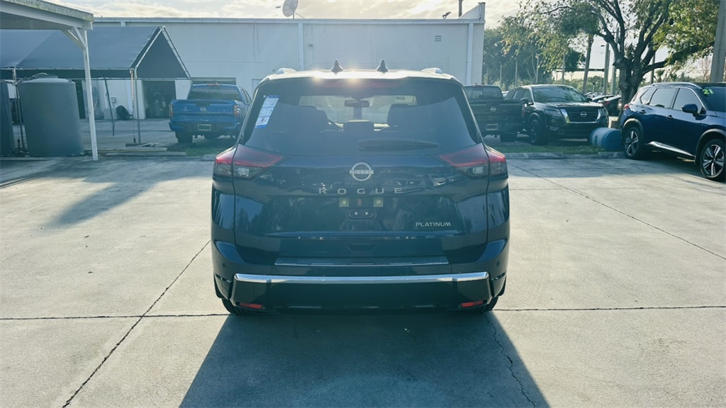 2025 Nissan Rogue Platinum photo 5
