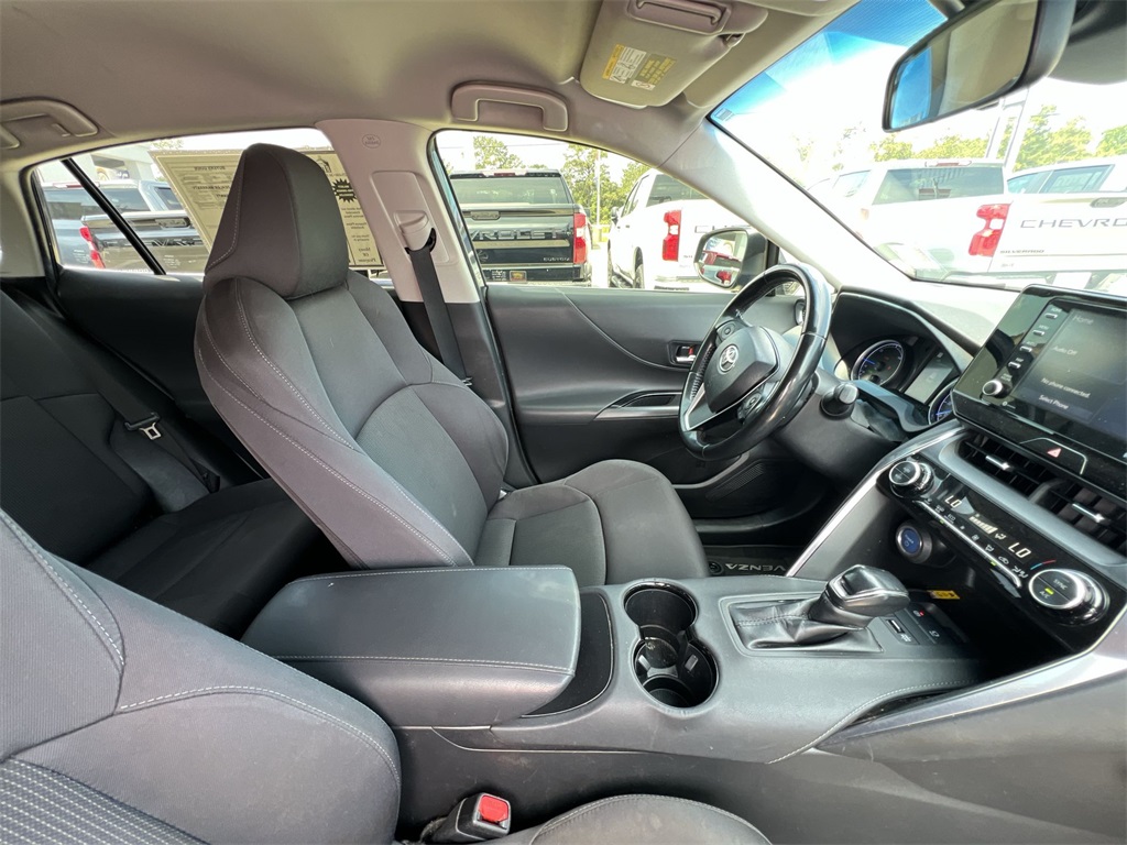 2021 Toyota Venza LE photo 16