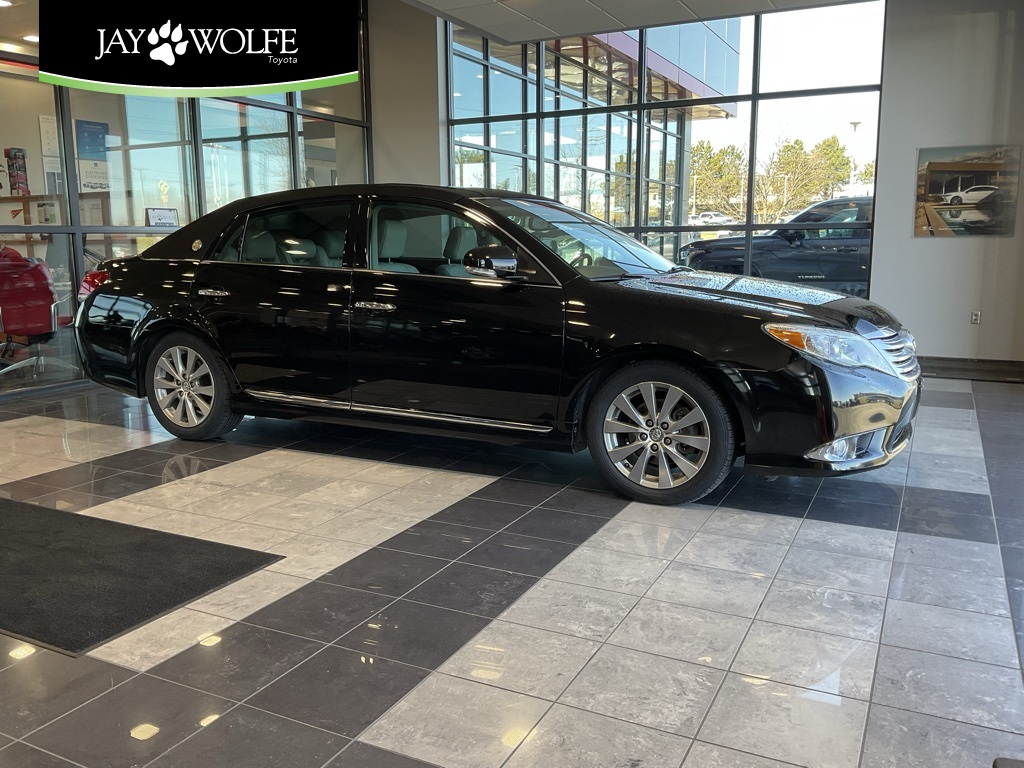 2012 Toyota Avalon Limited's photo