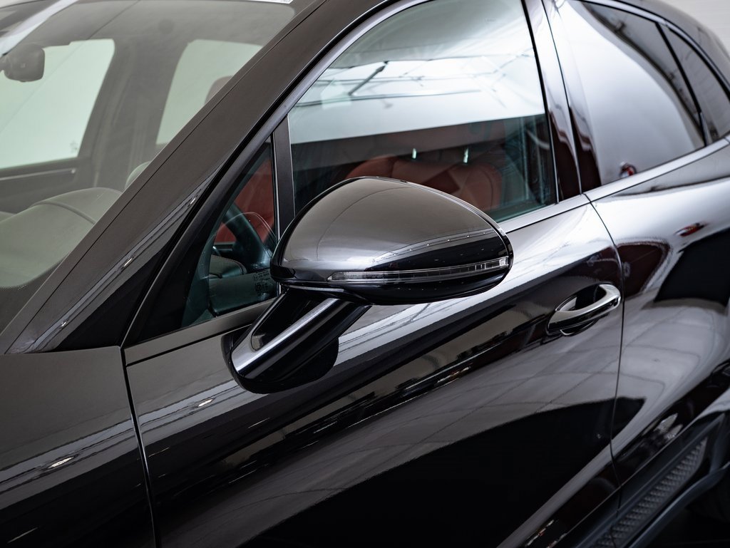 2024 Porsche Macan T photo 16