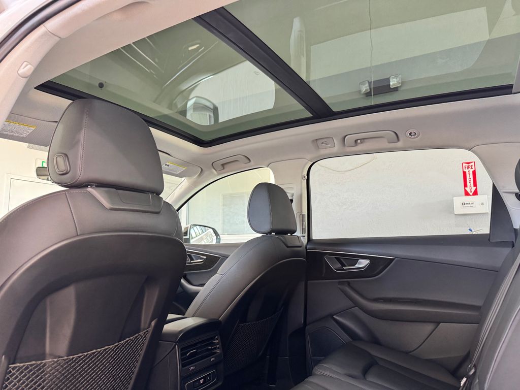 2022 Audi Q7 55 Premium Plus photo 25