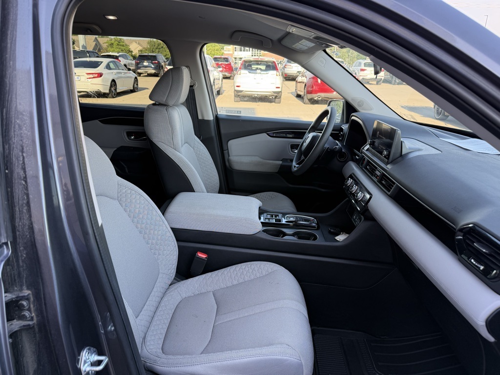 2023 Honda Pilot LX photo 24