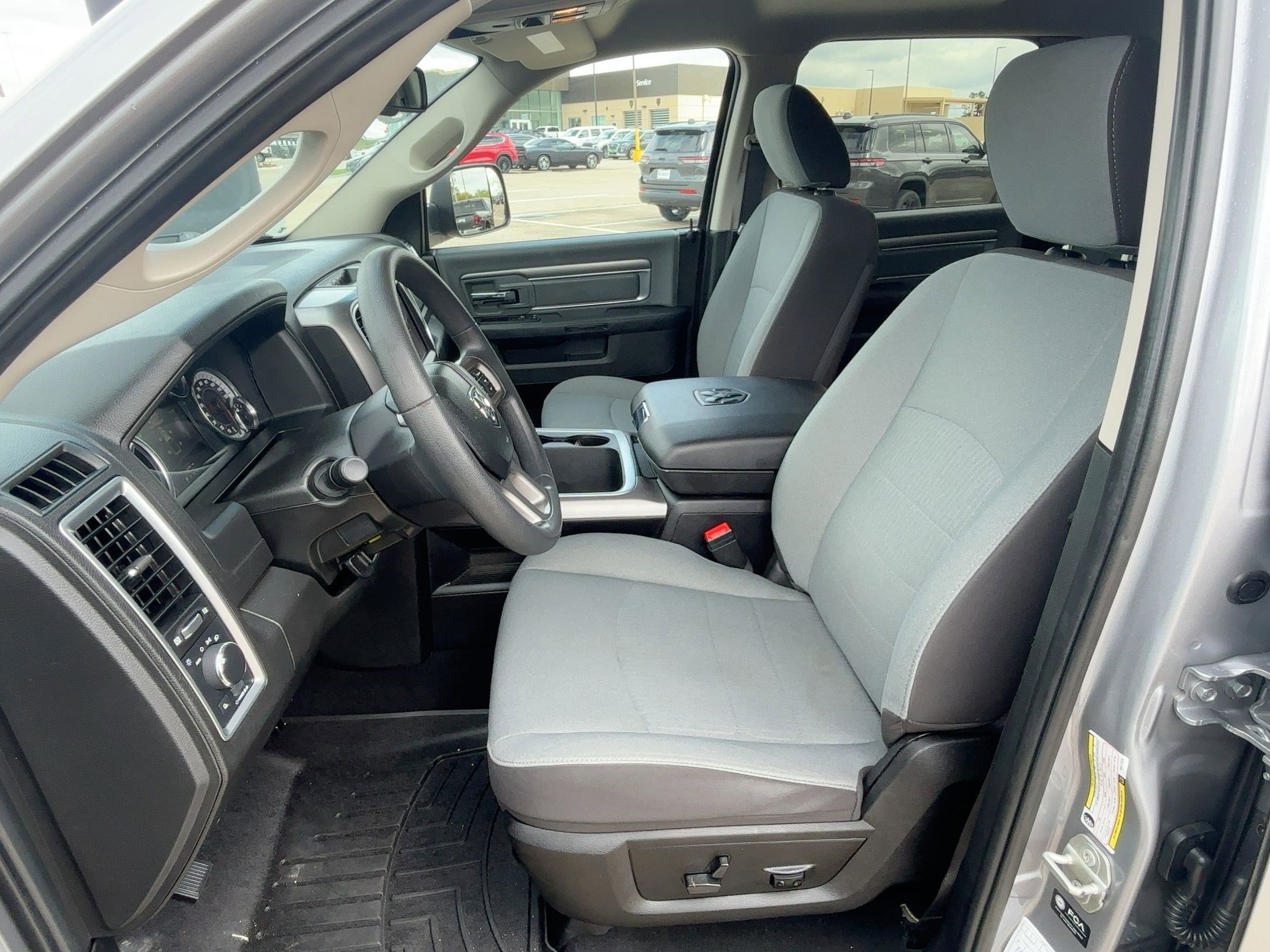 2023 Ram 1500 Classic SLT photo 4