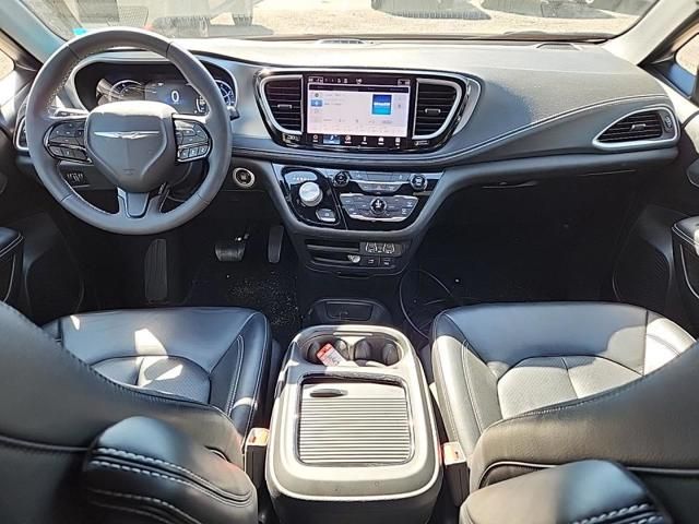 2022 Chrysler Pacifica Hybrid Touring L photo 4