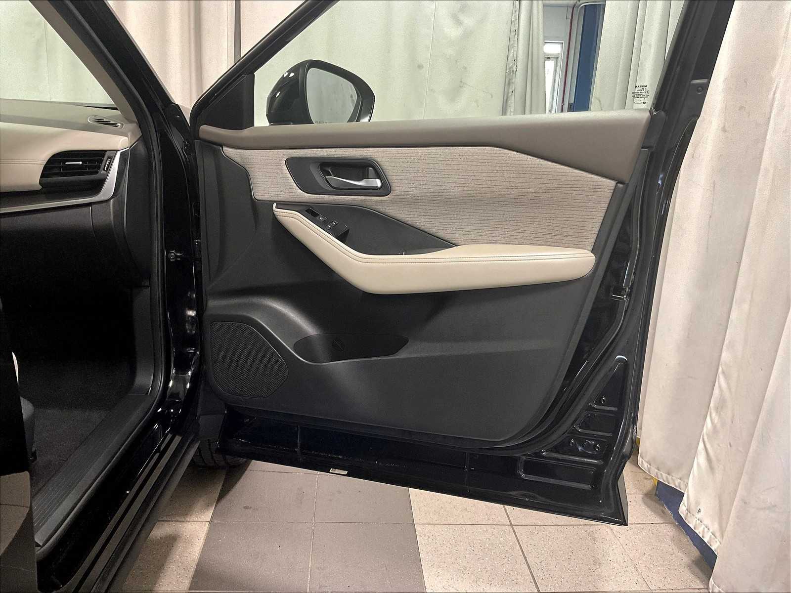 2023 Nissan Rogue SV photo 12