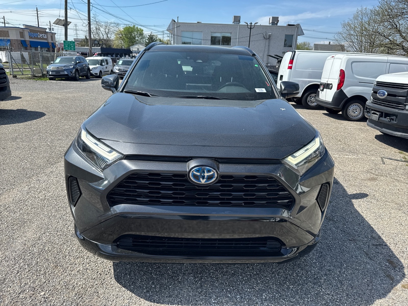 2022 Toyota RAV4 Hybrid SE photo 2