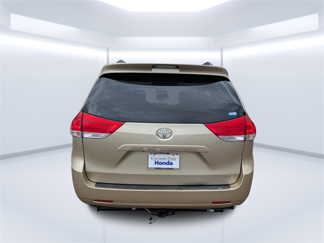 2011 Toyota Sienna Base photo 4